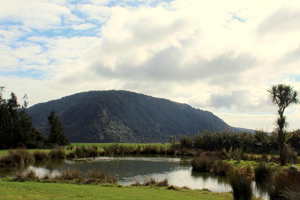 Franz Josef Oasis Hotel Exterior photo