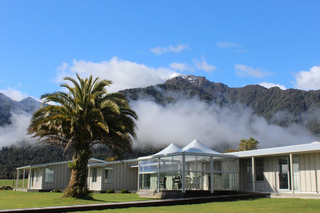 Franz Josef Oasis Hotel Exterior photo